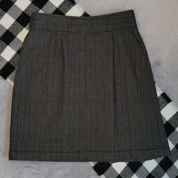 ❄️ 6 | Effeti Moda | Pleated Faux-Wrap Mini Skirt - Picture 3 of 5